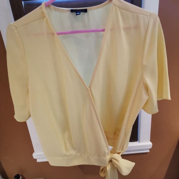 Tops - Picture 4 of 5